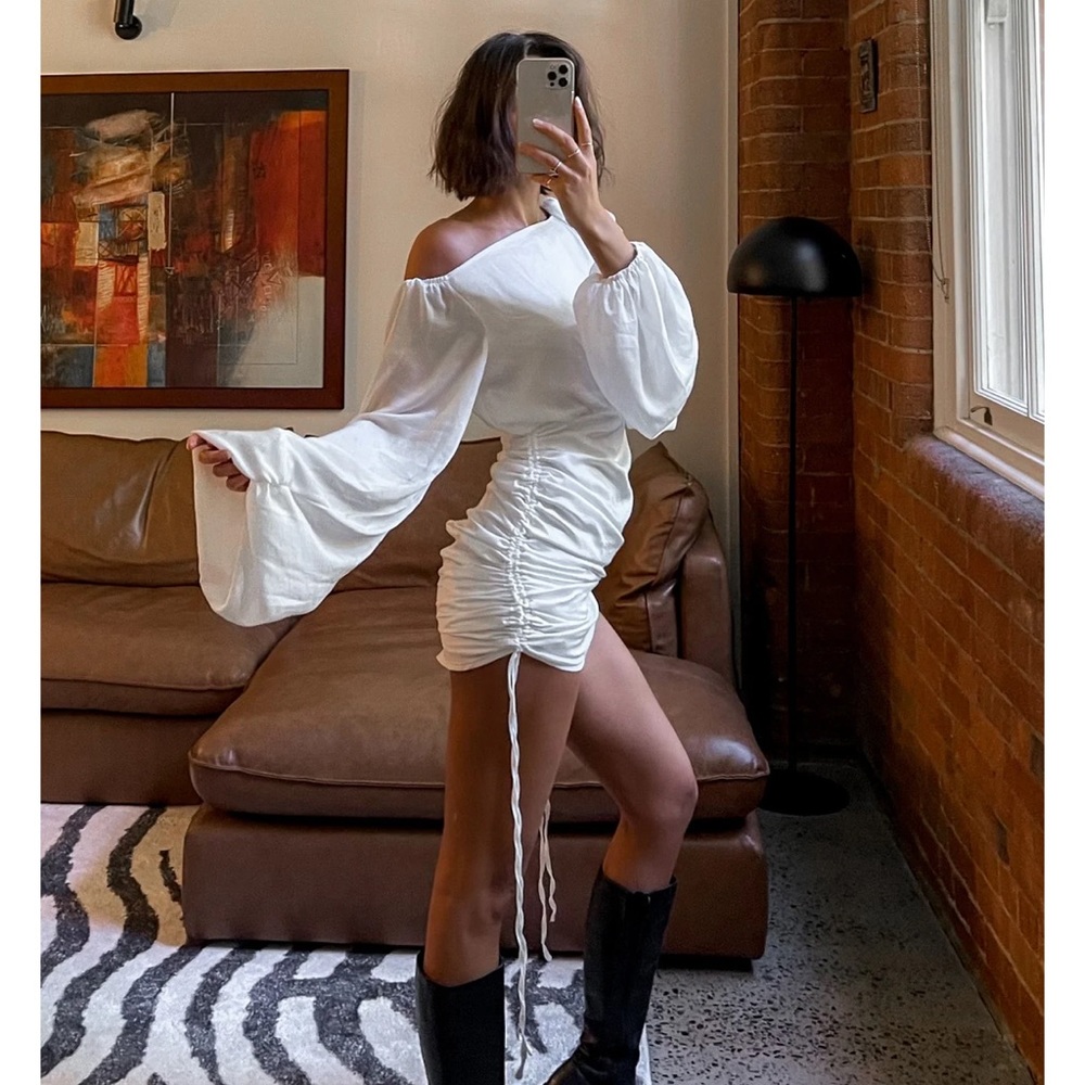 Elegant Off-Shoulder White Mini Dress - Picture 5 of 11